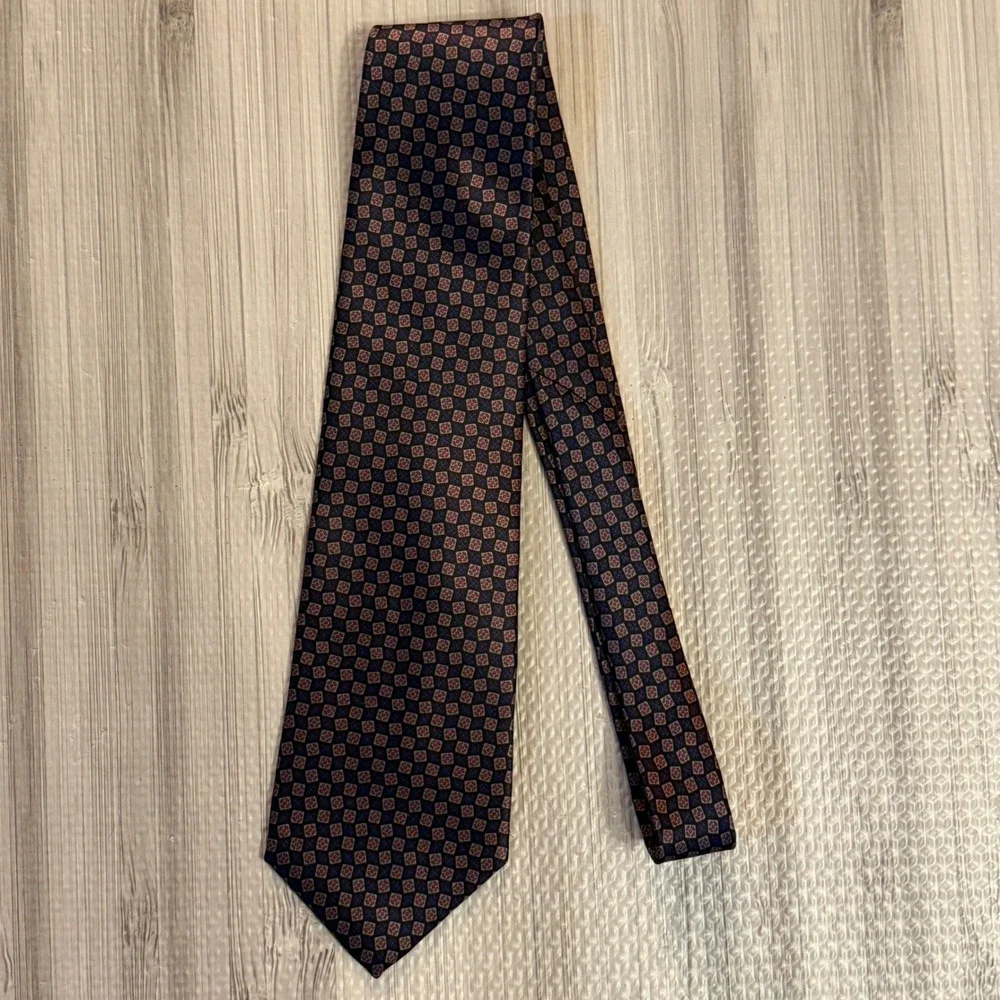 Bert Pulitzer 100% Silk Tie Burgundy Purple Grey Black Geometric Medallion USA